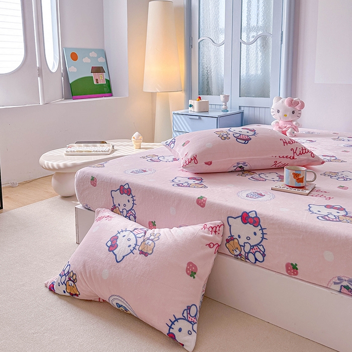 91家纺网 家纺一手货源 找家纺 爱丽丝 2025新款正版授权三丽鸥牛奶绒单品床笠枕套 草莓凯蒂