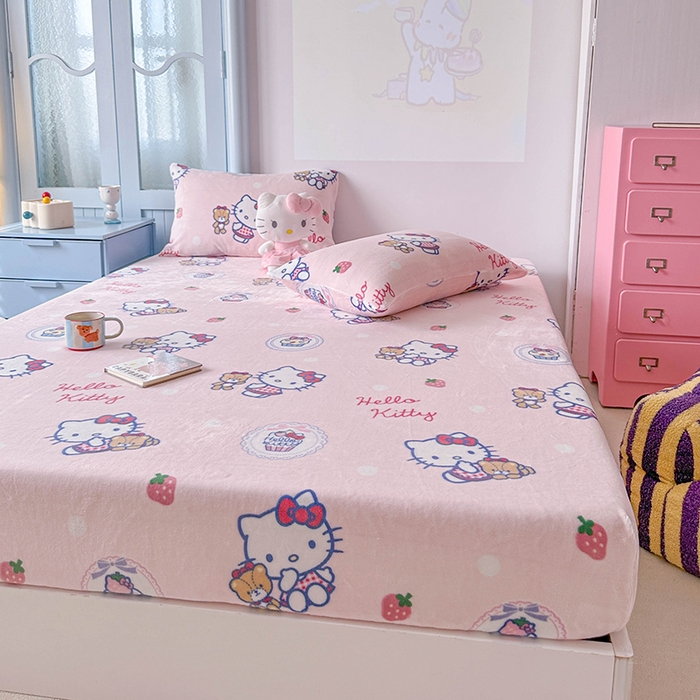 91家纺网 家纺一手货源 找家纺 爱丽丝 2025新款正版授权三丽鸥牛奶绒单品床笠枕套 草莓凯蒂