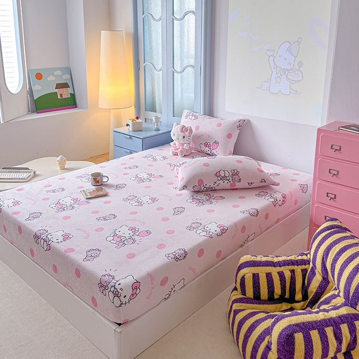 91家纺网 家纺一手货源 找家纺 爱丽丝 2025新款正版授权三丽鸥牛奶绒单品床笠枕套 泡泡凯蒂