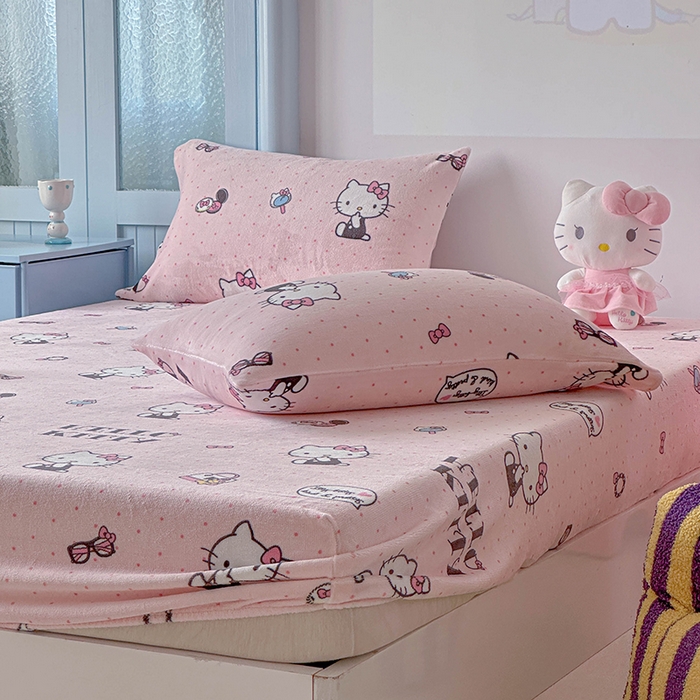 91家纺网 家纺一手货源 找家纺 爱丽丝 2025新款正版授权三丽鸥牛奶绒单品床笠枕套 波点凯蒂