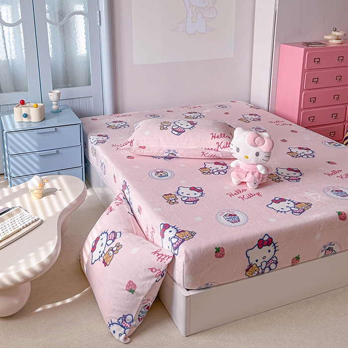 91家纺网 家纺一手货源 找家纺 爱丽丝 2025新款正版授权三丽鸥牛奶绒单品床笠枕套 草莓凯蒂