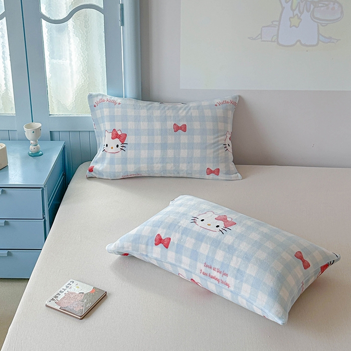 91家纺网 家纺一手货源 找家纺 爱丽丝 2025新款正版授权三丽鸥牛奶绒单品床笠枕套 乖巧凯蒂