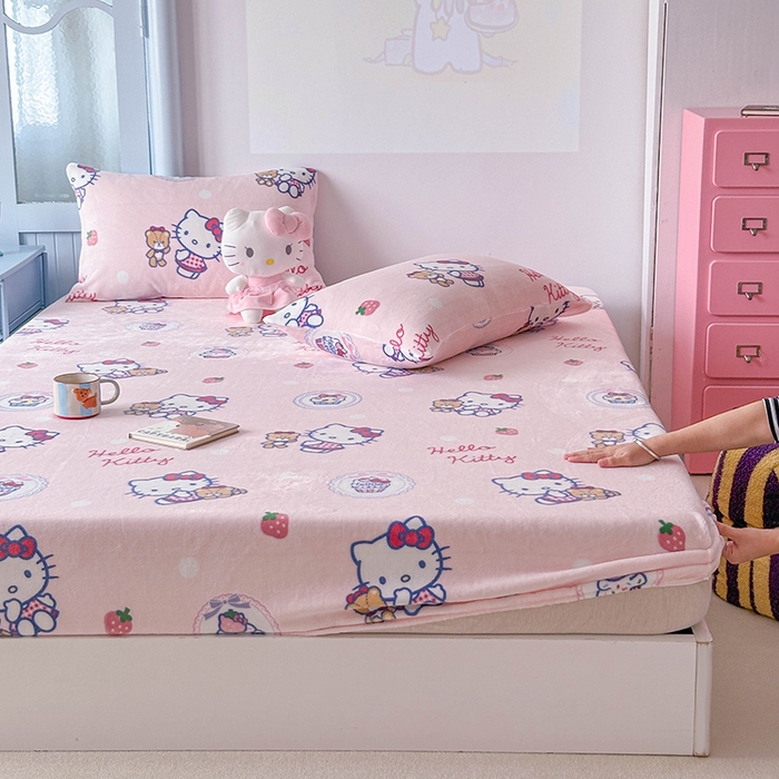 91家纺网 家纺一手货源 找家纺 爱丽丝 2025新款正版授权三丽鸥牛奶绒单品床笠枕套 草莓凯蒂