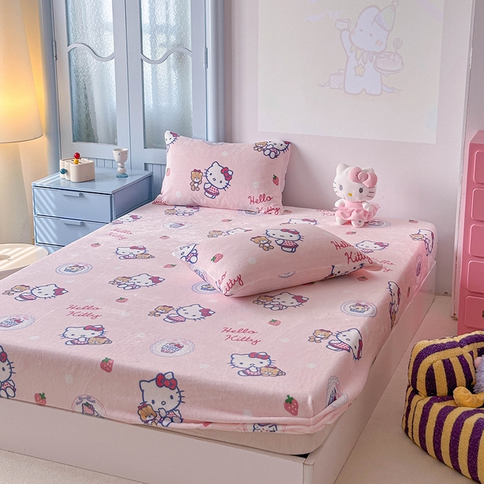 91家纺网 家纺一手货源 找家纺 爱丽丝 2025新款正版授权三丽鸥牛奶绒单品床笠枕套 草莓凯蒂