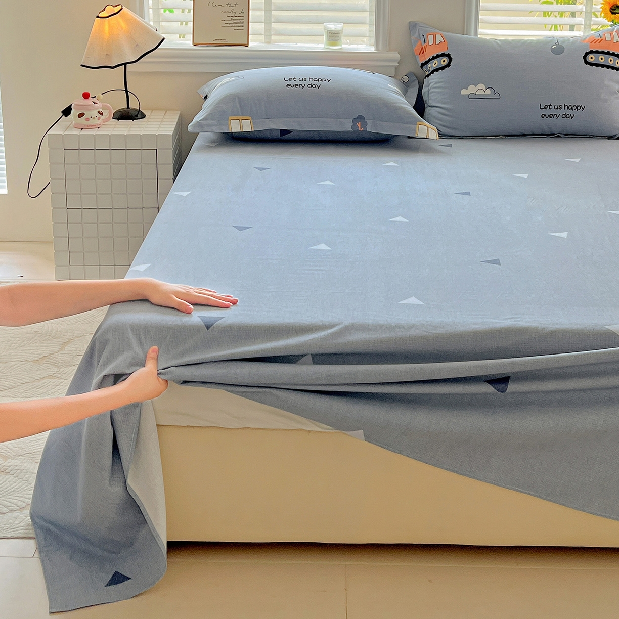 91家纺网 家纺一手货源 找家纺 依庭 2025新款高克重全棉纯棉磨毛印花单床单 萌车派对-B版