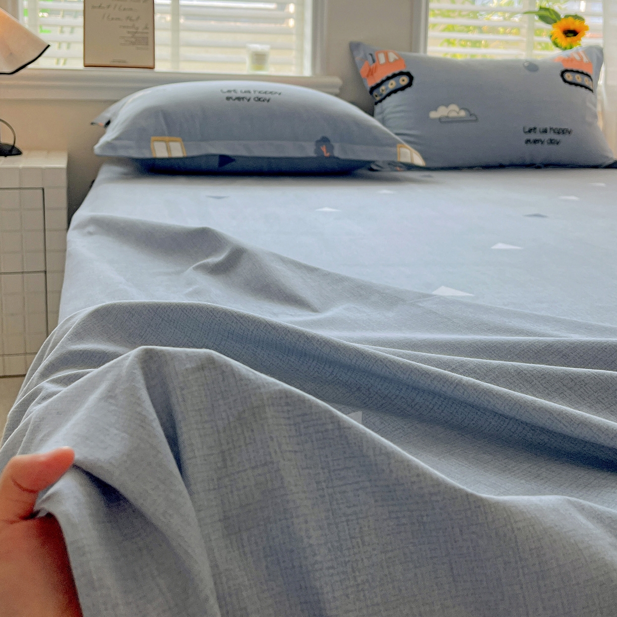 91家纺网 家纺一手货源 找家纺 依庭 2025新款高克重全棉纯棉磨毛印花单床单 萌车派对-B版