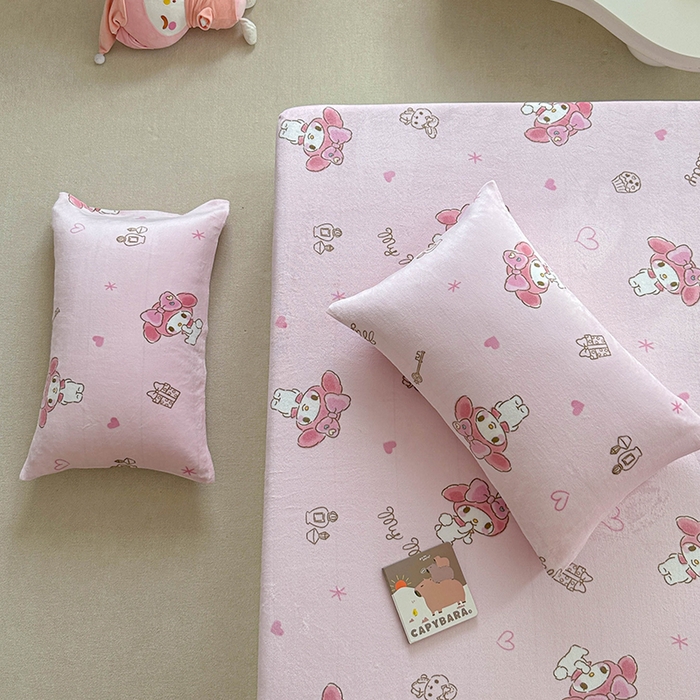 91家纺网 家纺一手货源 找家纺 爱丽丝 2025新款正版授权三丽鸥牛奶绒单品床笠枕套 兔妮美乐蒂