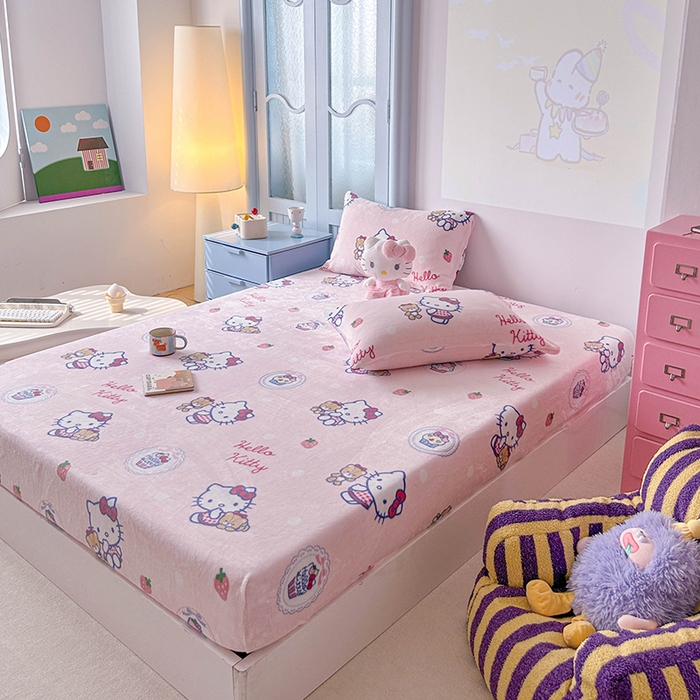 91家纺网 家纺一手货源 找家纺 爱丽丝 2025新款正版授权三丽鸥牛奶绒单品床笠枕套 草莓凯蒂