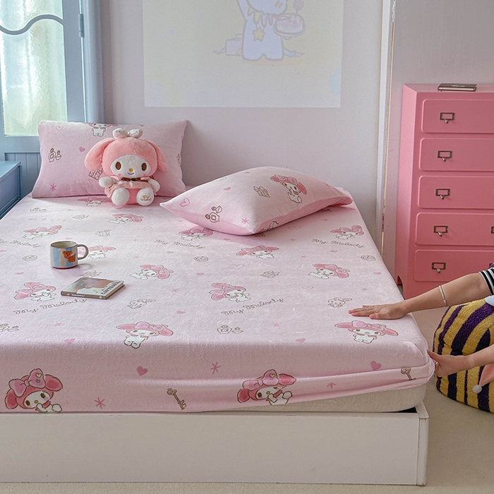 91家纺网 家纺一手货源 找家纺 爱丽丝 2025新款正版授权三丽鸥牛奶绒单品床笠枕套 兔妮美乐蒂