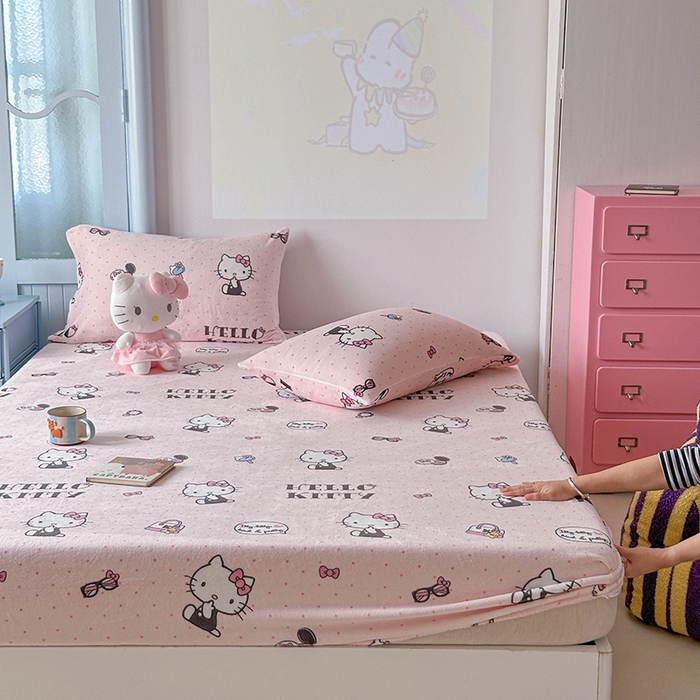 91家纺网 家纺一手货源 找家纺 爱丽丝 2025新款正版授权三丽鸥牛奶绒单品床笠枕套 波点凯蒂