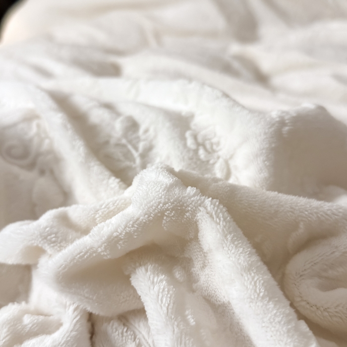 91家纺网 家纺一手货源 找家纺 KA家纺 2025冬季高克重绣花雕花牛奶绒四件套 相约奶昔白