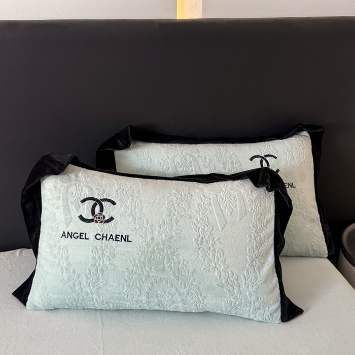 91家纺网 家纺一手货源 找家纺 KA家纺 2025冬季高克重绣花雕花牛奶绒四件套 相约蓝