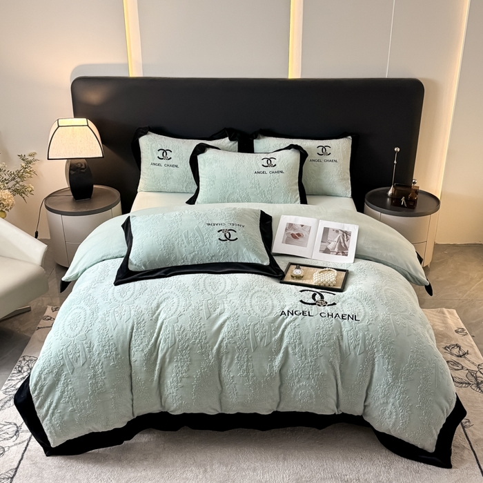 91家纺网 家纺一手货源 找家纺 KA家纺 2025冬季高克重绣花雕花牛奶绒四件套 相约蓝