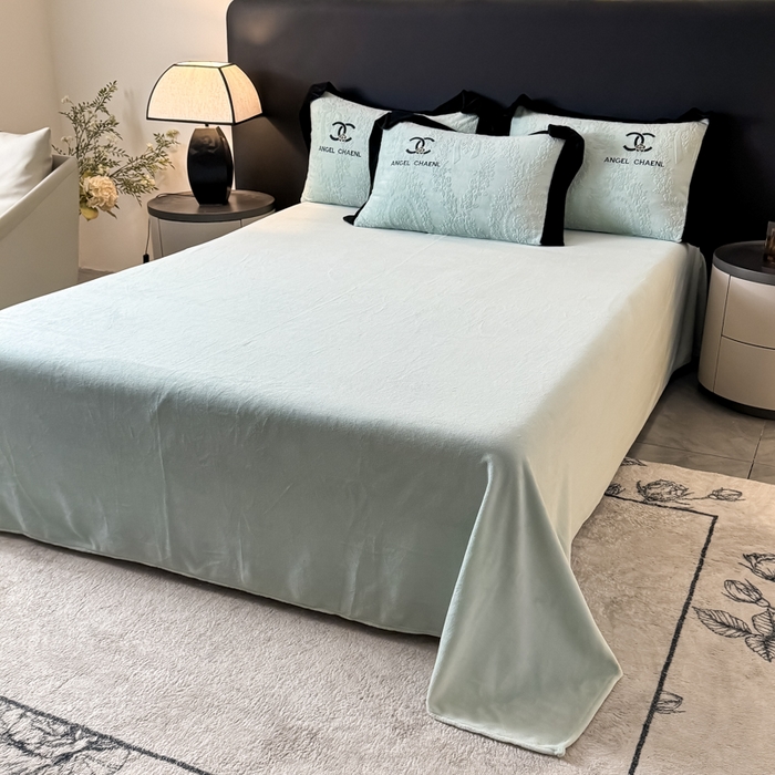 91家纺网 家纺一手货源 找家纺 KA家纺 2025冬季高克重绣花雕花牛奶绒四件套 相约蓝