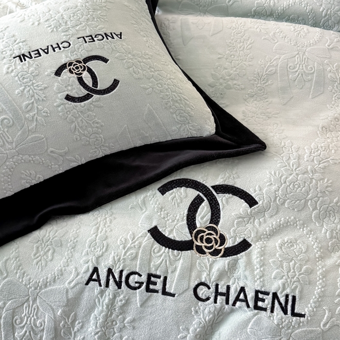 91家纺网 家纺一手货源 找家纺 KA家纺 2025冬季高克重绣花雕花牛奶绒四件套 相约蓝