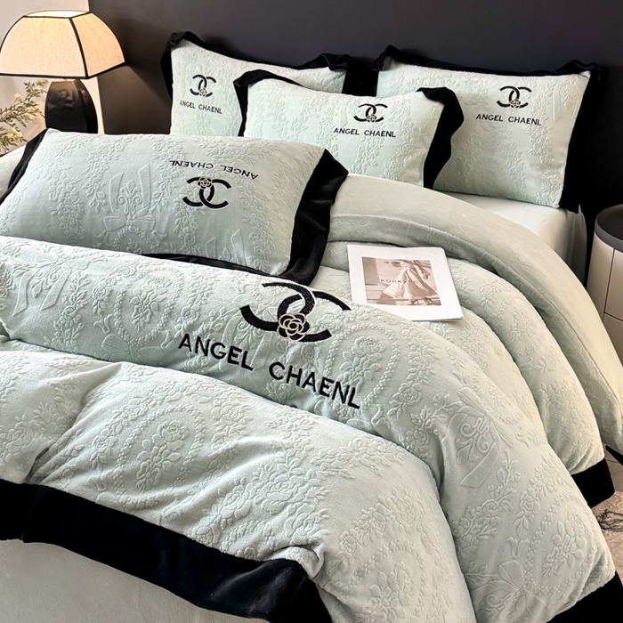 91家纺网 家纺一手货源 找家纺 KA家纺 2025冬季高克重绣花雕花牛奶绒四件套 相约蓝