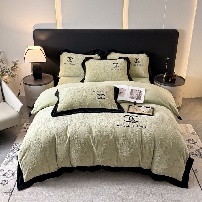 91家纺网 家纺一手货源 找家纺 KA家纺 2025冬季高克重绣花雕花牛奶绒四件套 相约绿