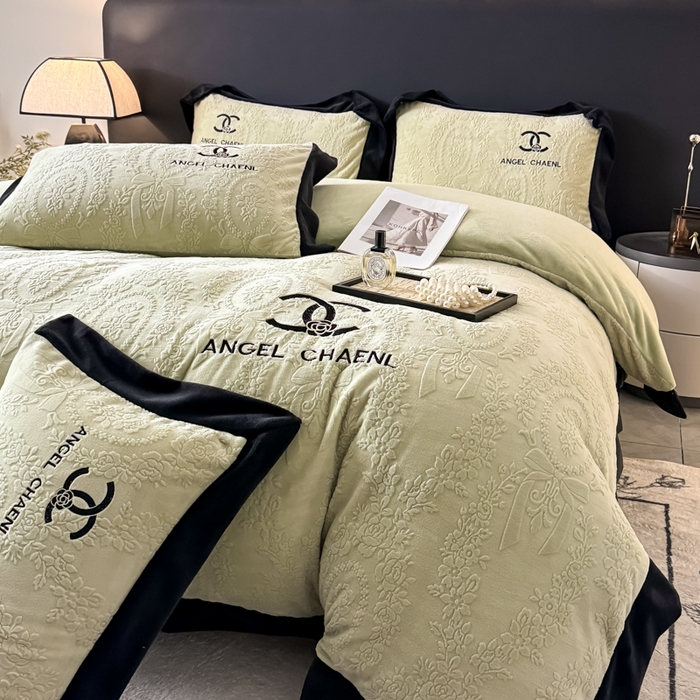 91家纺网 家纺一手货源 找家纺 KA家纺 2025冬季高克重绣花雕花牛奶绒四件套 相约绿