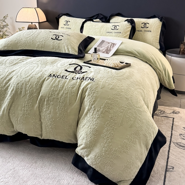 91家纺网 家纺一手货源 找家纺 KA家纺 2025冬季高克重绣花雕花牛奶绒四件套 相约绿