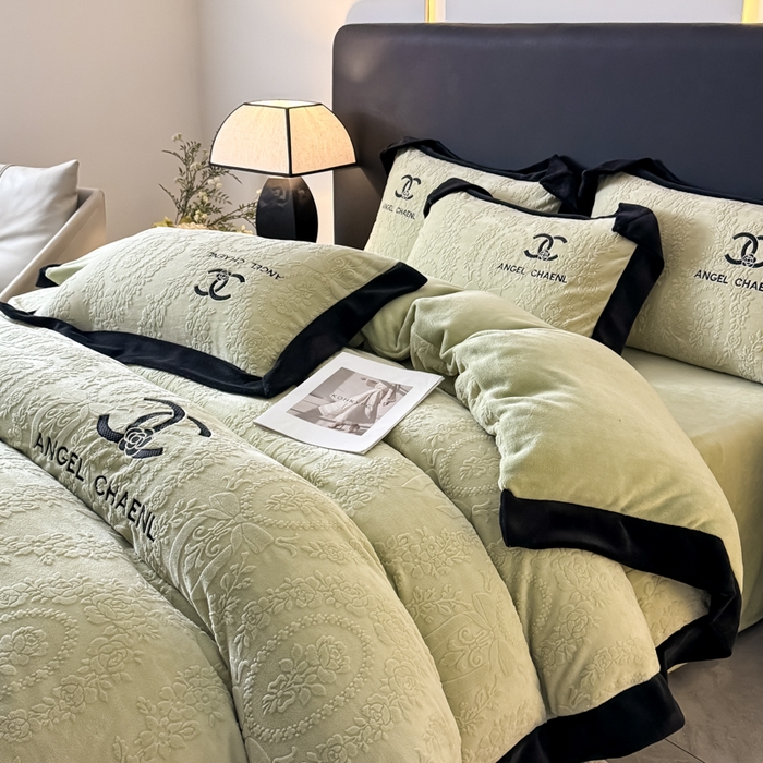 91家纺网 家纺一手货源 找家纺 KA家纺 2025冬季高克重绣花雕花牛奶绒四件套 相约绿