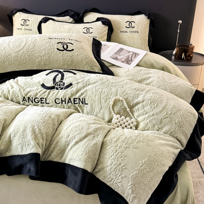 91家纺网 家纺一手货源 找家纺 KA家纺 2025冬季高克重绣花雕花牛奶绒四件套 相约绿