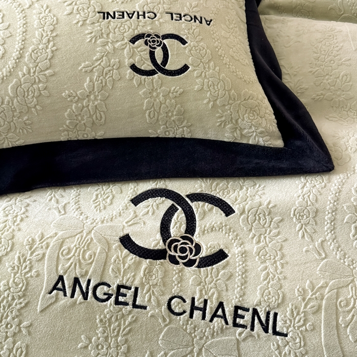 91家纺网 家纺一手货源 找家纺 KA家纺 2025冬季高克重绣花雕花牛奶绒四件套 相约绿