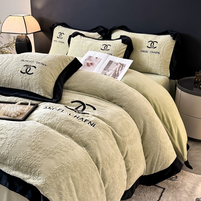 91家纺网 家纺一手货源 找家纺 KA家纺 2025冬季高克重绣花雕花牛奶绒四件套 相约绿