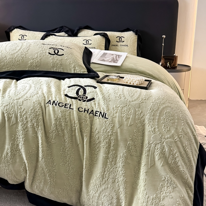 91家纺网 家纺一手货源 找家纺 KA家纺 2025冬季高克重绣花雕花牛奶绒四件套 相约绿