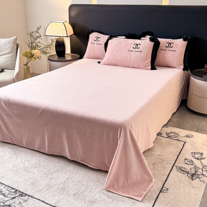 91家纺网 家纺一手货源 找家纺 KA家纺 2025冬季高克重绣花雕花牛奶绒四件套 相约粉