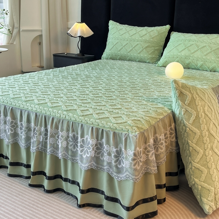 91家纺网 家纺一手货源 找家纺 （总）米瑞娜 2025新款塔芙绒床裙三件套雕花绒蕾丝跨境单床裙外贸现货尺寸齐全