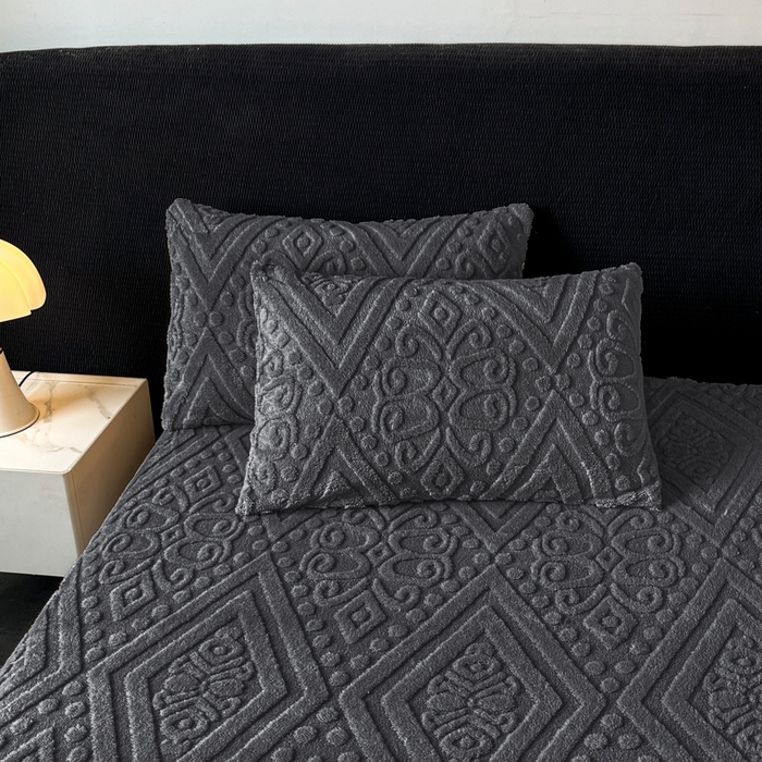 91家纺网 家纺一手货源 找家纺 （总）米瑞娜 2025新款塔芙绒床裙三件套雕花绒蕾丝跨境单床裙外贸现货尺寸齐全