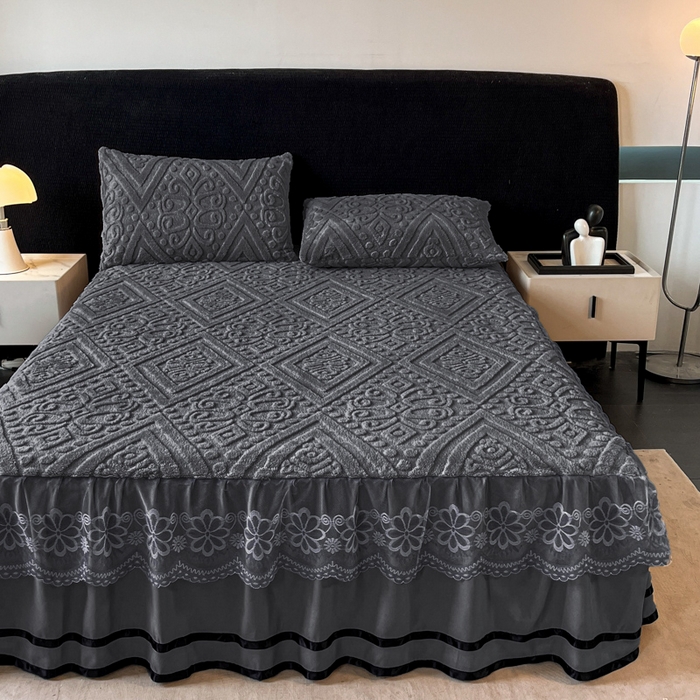 91家纺网 家纺一手货源 找家纺 （总）米瑞娜 2025新款塔芙绒床裙三件套雕花绒蕾丝跨境单床裙外贸现货尺寸齐全