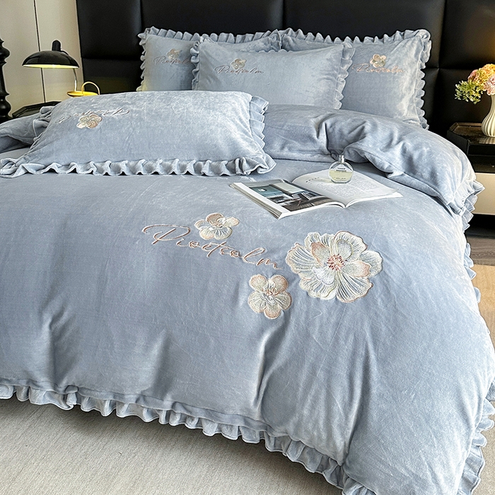 91家纺网 家纺一手货源 找家纺 （总）董韵家纺 2025新款高克重 250克9-10斤牛奶绒 刺绣床单四件套系列