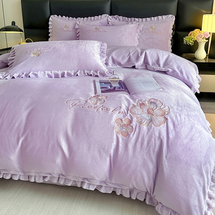 91家纺网 家纺一手货源 找家纺 （总）董韵家纺 2025新款高克重 250克9-10斤牛奶绒 刺绣床单四件套系列