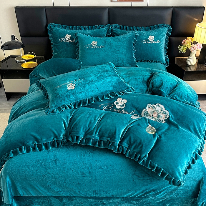 91家纺网 家纺一手货源 找家纺 董韵家纺 2025新款高克重 250克9-10斤牛奶绒 刺绣床单四件套系列 柔眠-靛青