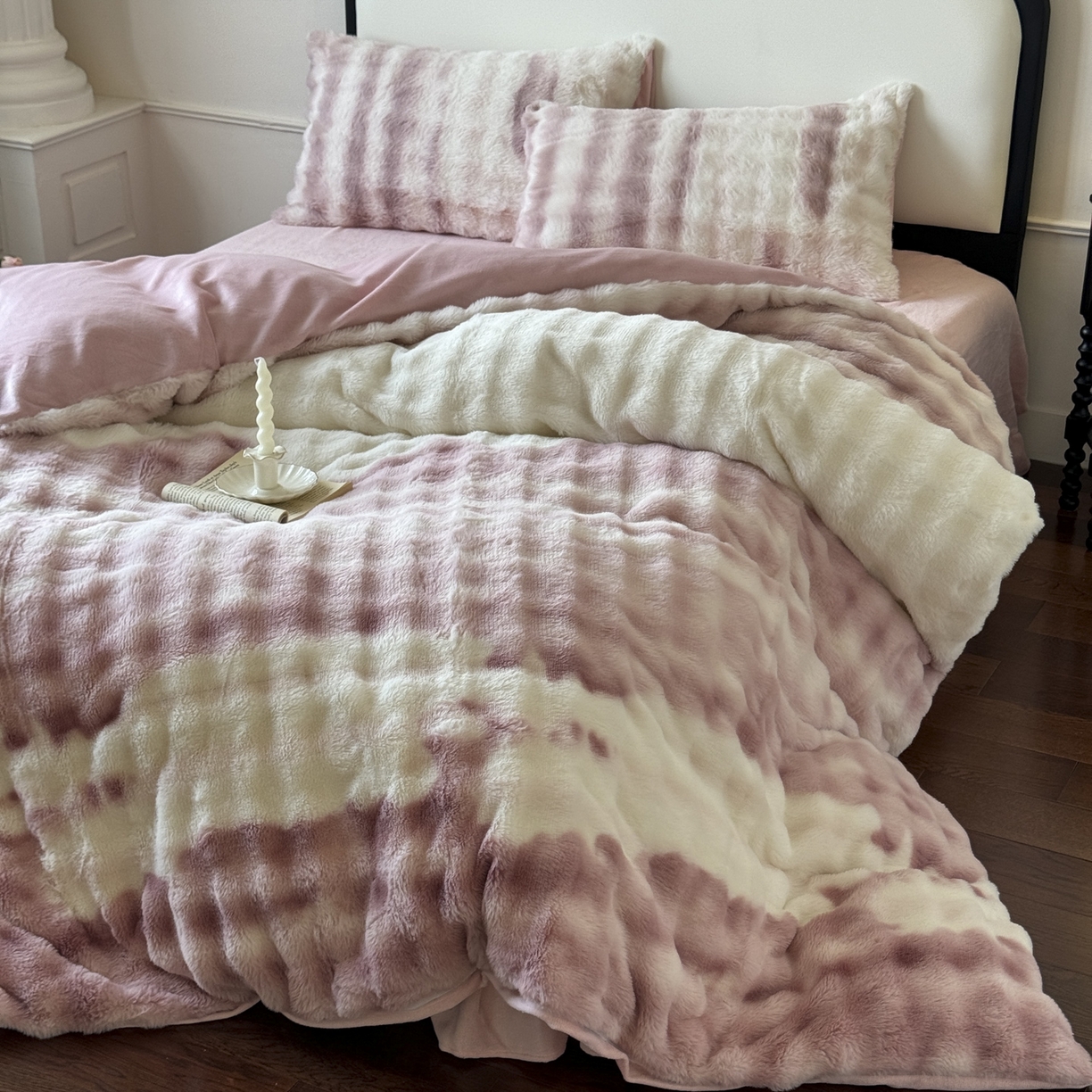 91家纺网 家纺一手货源 找家纺 新印象 2025新款七彩兔绒牛奶绒四件套 七彩兔绒-粉