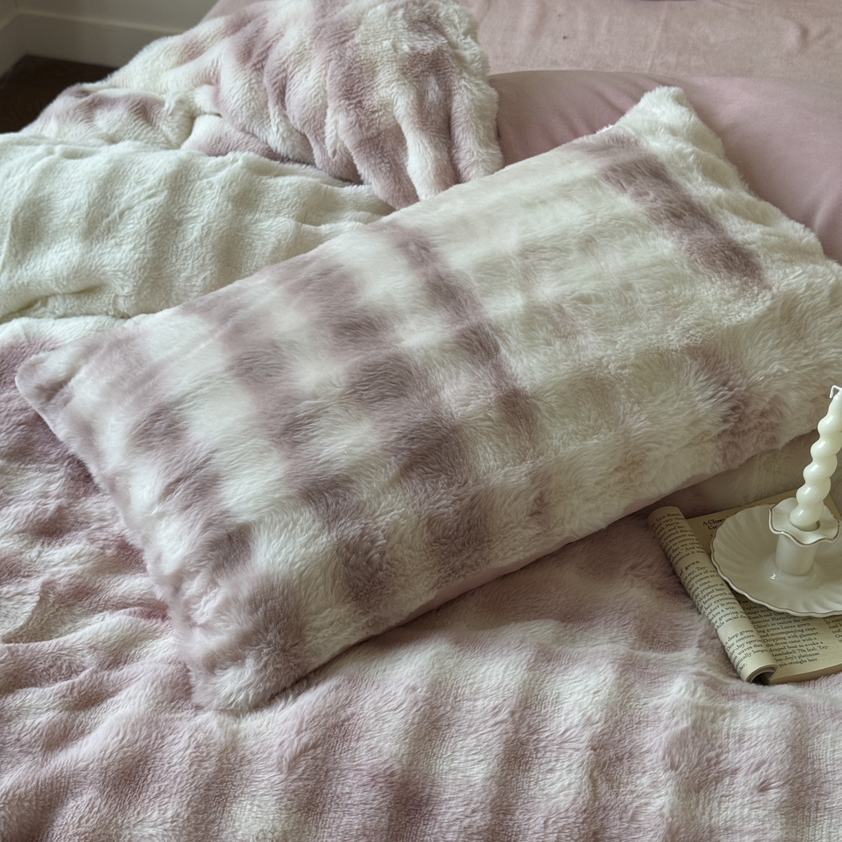 91家纺网 家纺一手货源 找家纺 新印象 2025新款七彩兔绒牛奶绒四件套 七彩兔绒-粉