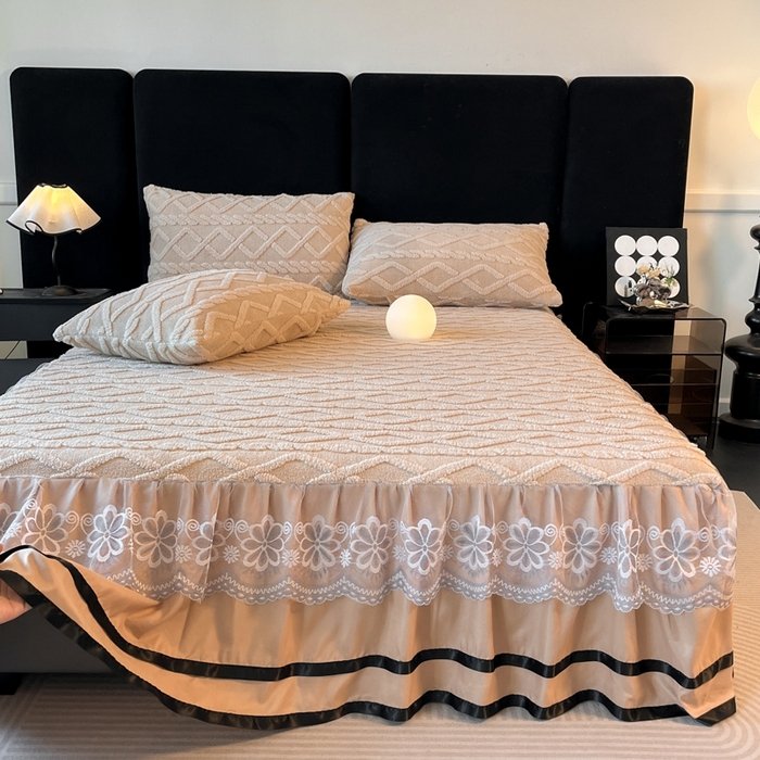 91家纺网 家纺一手货源 找家纺 米瑞娜 2025新款塔芙绒床裙三件套雕花绒蕾丝跨境单床裙外贸现货尺寸齐全 马尾型-卡其