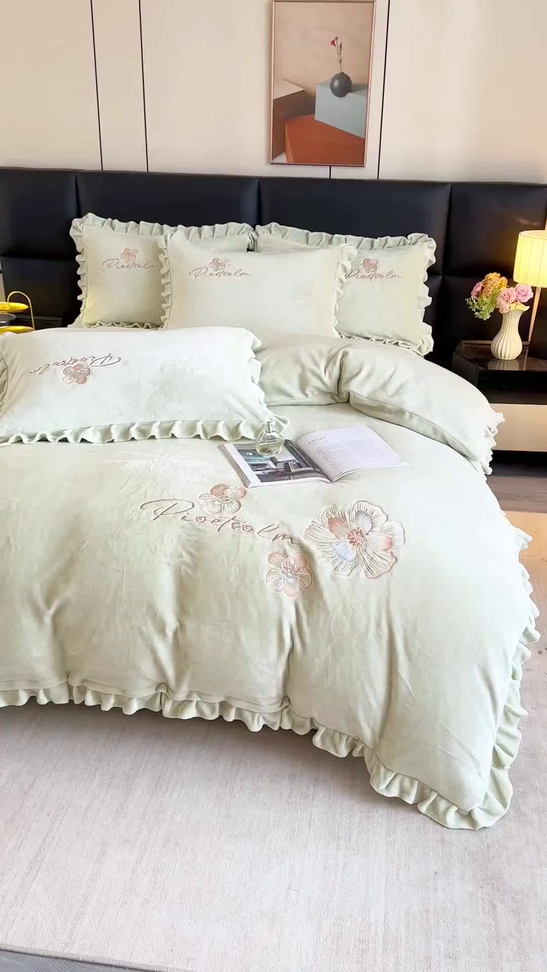 91家纺网 家纺一手货源 找家纺 董韵家纺 2025新款高克重 250克9-10斤牛奶绒 刺绣床单四件套系列 柔眠-青霭