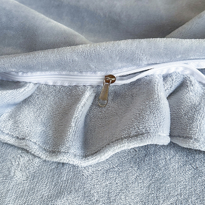 91家纺网 家纺一手货源 找家纺 董韵家纺 2025新款高克重 250克9-10斤牛奶绒 刺绣床单四件套系列 柔眠-云烟灰