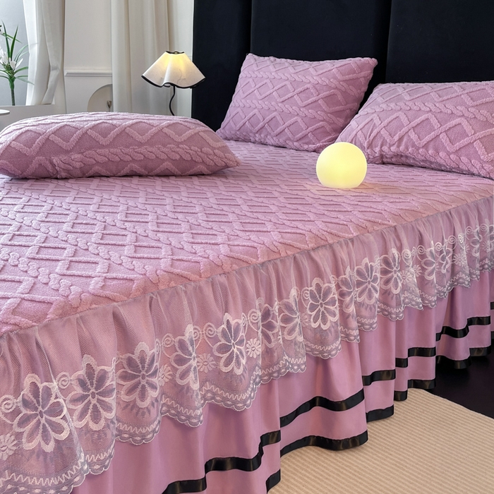 91家纺网 家纺一手货源 找家纺 米瑞娜 2025新款塔芙绒床裙三件套雕花绒蕾丝跨境单床裙外贸现货尺寸齐全 马尾型-浅紫