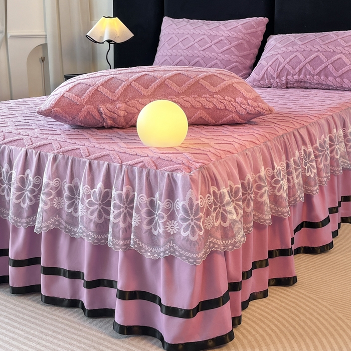 91家纺网 家纺一手货源 找家纺 米瑞娜 2025新款塔芙绒床裙三件套雕花绒蕾丝跨境单床裙外贸现货尺寸齐全 马尾型-浅紫