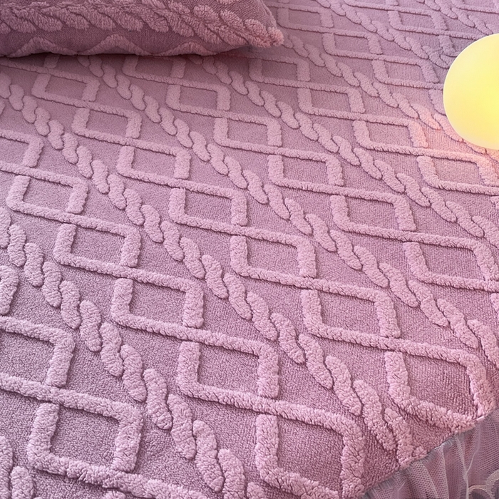 91家纺网 家纺一手货源 找家纺 米瑞娜 2025新款塔芙绒床裙三件套雕花绒蕾丝跨境单床裙外贸现货尺寸齐全 马尾型-浅紫