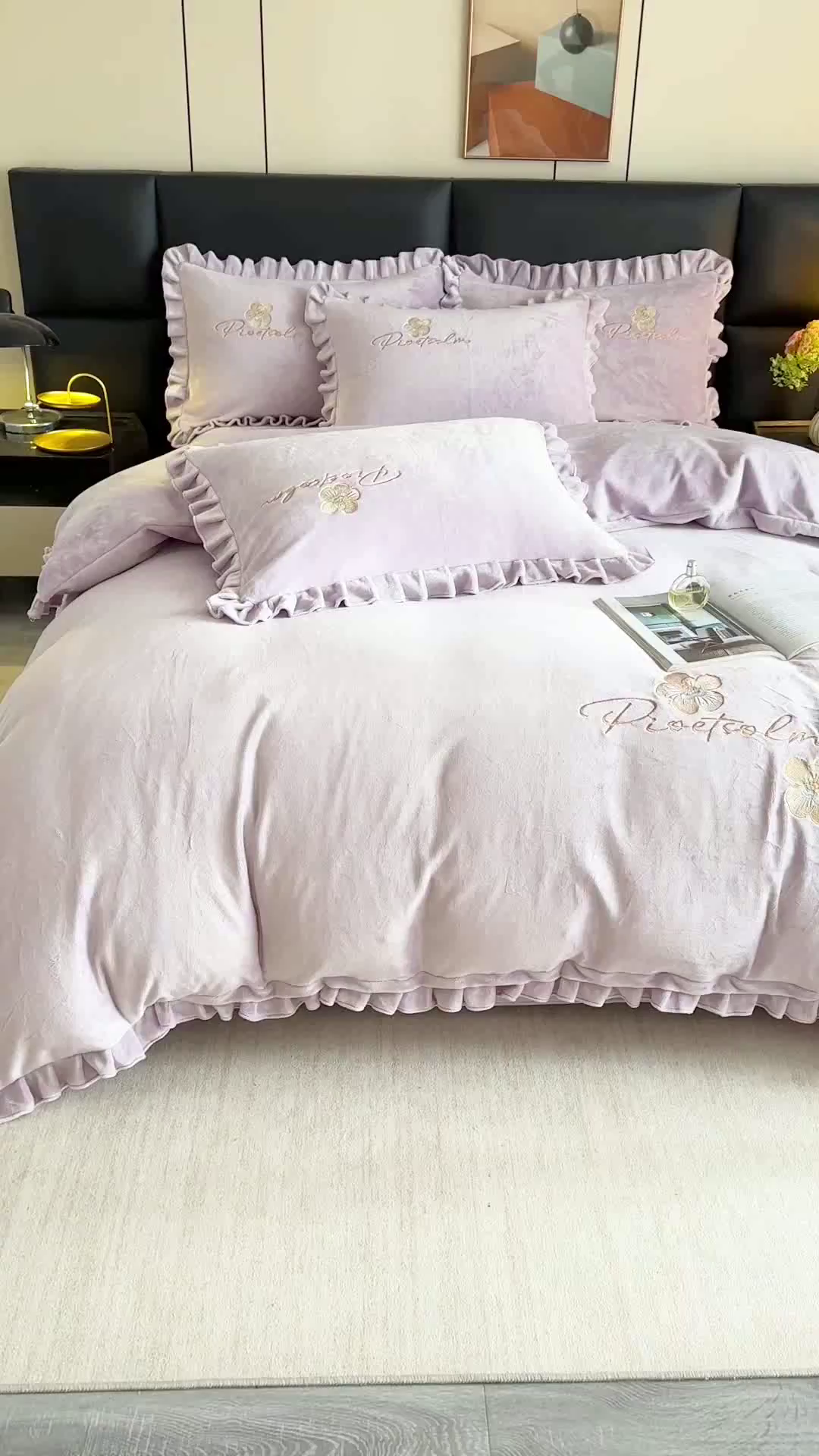 91家纺网 家纺一手货源 找家纺 董韵家纺 2025新款高克重 250克9-10斤牛奶绒 刺绣床单四件套系列 柔眠-云紫