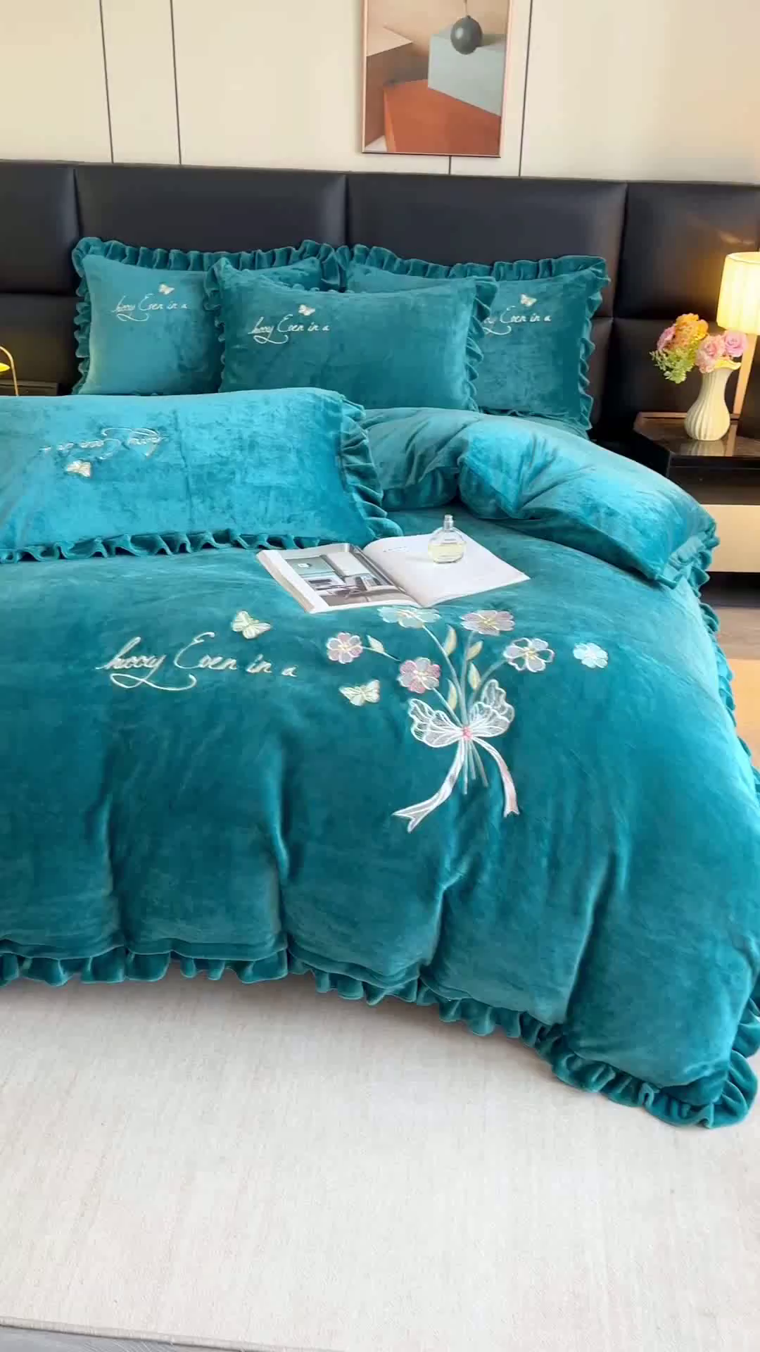 91家纺网 家纺一手货源 找家纺 董韵家纺 2025新款高克重 250克9-10斤牛奶绒 刺绣床单四件套系列 柔雾-靛青