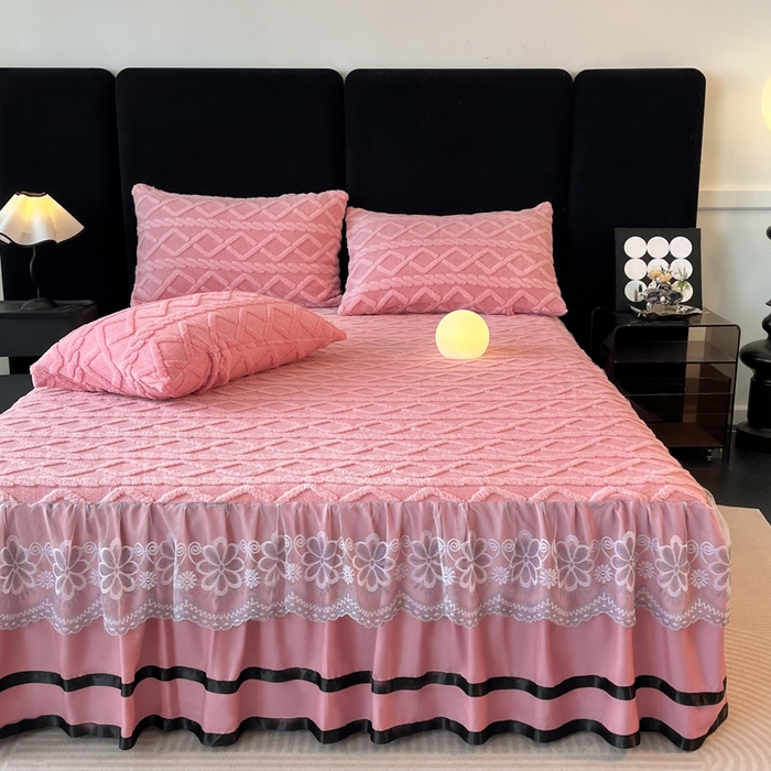 91家纺网 家纺一手货源 找家纺 米瑞娜 2025新款塔芙绒床裙三件套雕花绒蕾丝跨境单床裙外贸现货尺寸齐全 马尾型-玫红