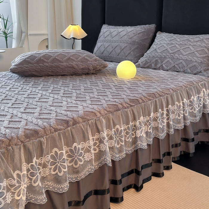 91家纺网 家纺一手货源 找家纺 米瑞娜 2025新款塔芙绒床裙三件套雕花绒蕾丝跨境单床裙外贸现货尺寸齐全 马尾型-灰色