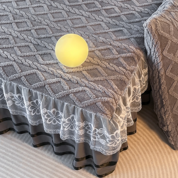 91家纺网 家纺一手货源 找家纺 米瑞娜 2025新款塔芙绒床裙三件套雕花绒蕾丝跨境单床裙外贸现货尺寸齐全 马尾型-灰色