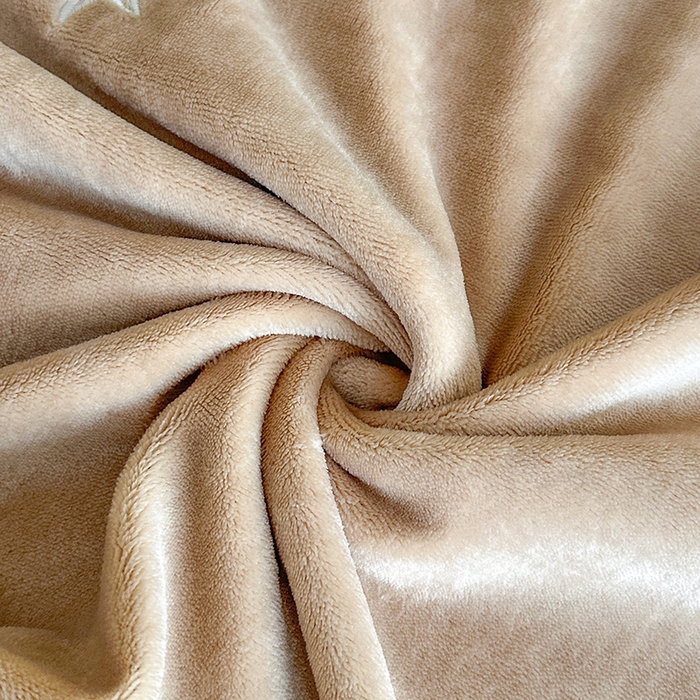 91家纺网 家纺一手货源 找家纺 董韵家纺 2025新款高克重 250克9-10斤牛奶绒 刺绣床单四件套系列 柔雾-驼奶咖