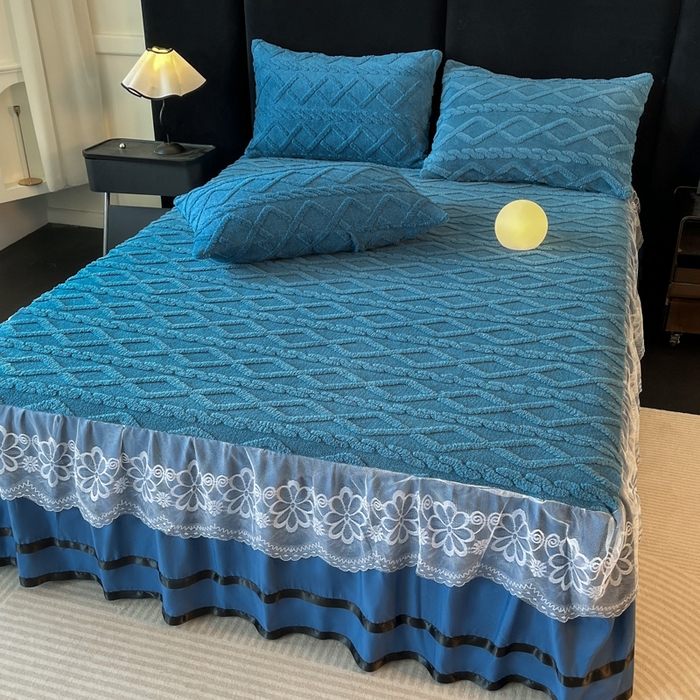 91家纺网 家纺一手货源 找家纺 米瑞娜 2025新款塔芙绒床裙三件套雕花绒蕾丝跨境单床裙外贸现货尺寸齐全 马尾型-宝蓝